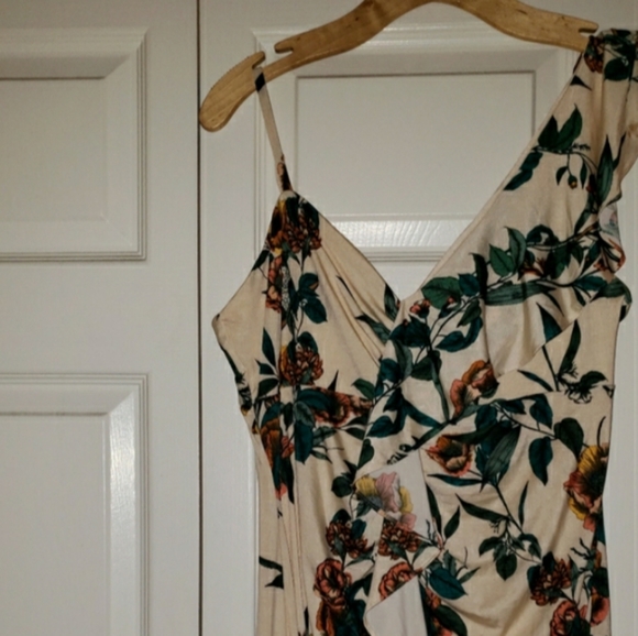 Ruffle Floral Guess Dress - Picture 5 of 5